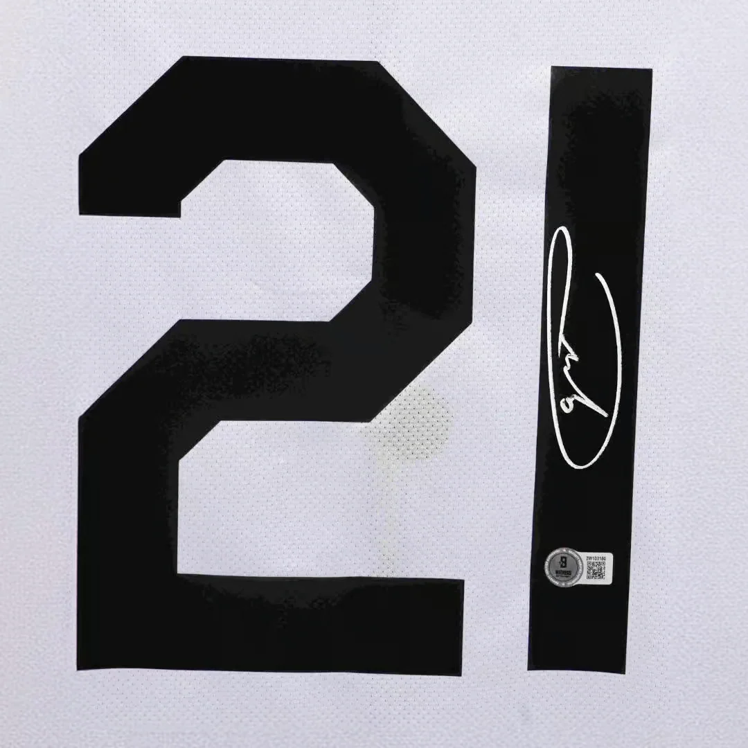 Andrea Pirlo Signed Juventus FC Away Soccer Jersey #21 with Beckett Witness - Image 2