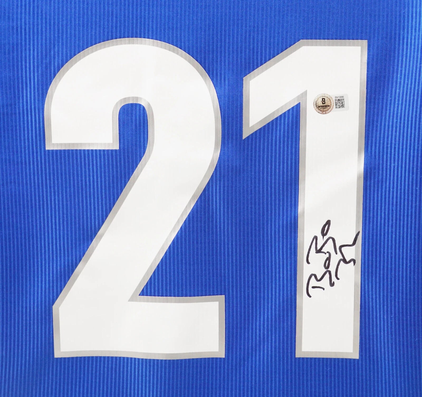 Christian Vieri Signed Italy FC Home Soccer Jersey #21 with Beckett COA - Image 2