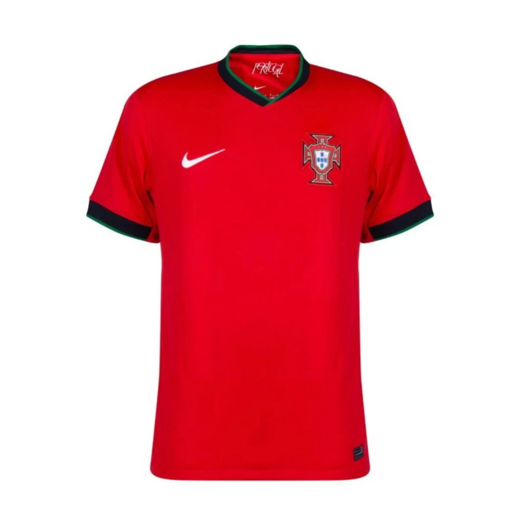 Framed Cristiano Ronaldo Signed Portugal Home Soccer Jersey #7 with Beckett COA - Image 4