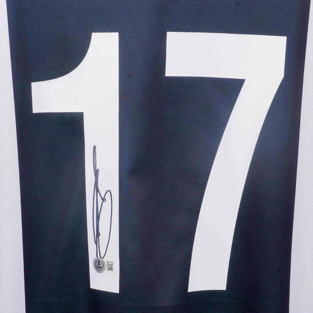 Framed David Trezeguet Signed Juventus FC Home Soccer Jersey #17 with Beckett Witness - Image 2