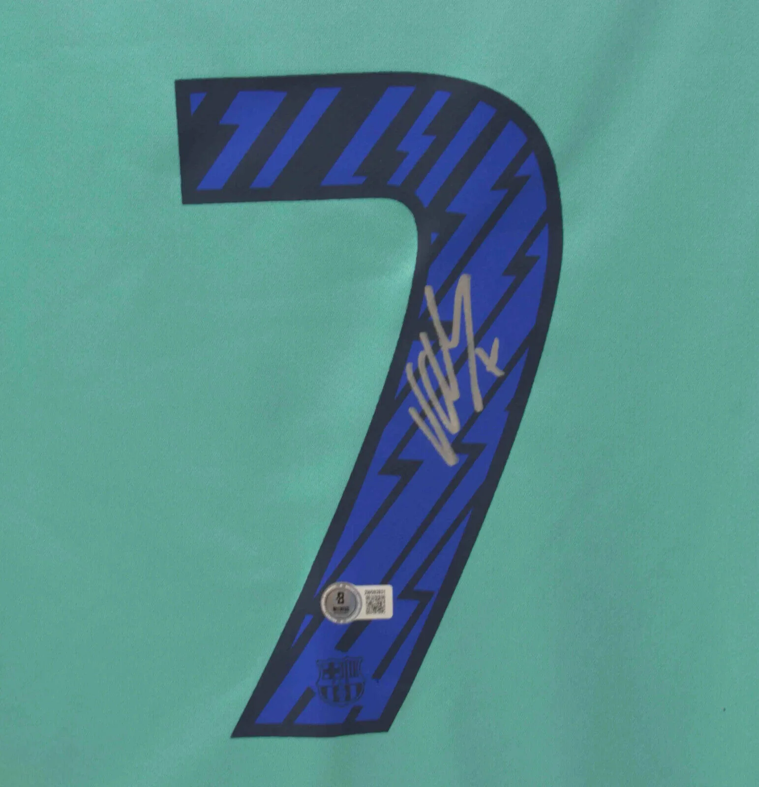 David Villa Signed FC Barcelona Away Soccer Jersey #7 with Beckett Witness - Image 2
