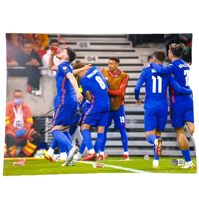 Declan Rice Signed England Soccer Print Size 12″ x 16″ with Beckett COA