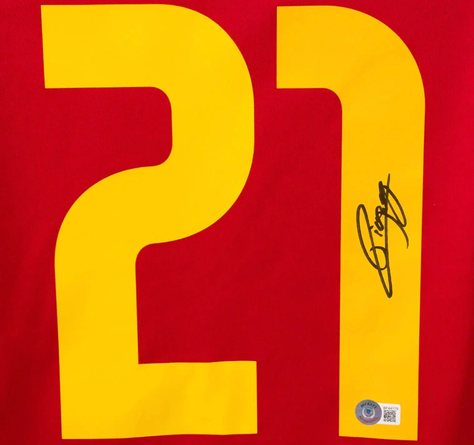 Framed Diogo Jota Signed Portugal Home Soccer Jersey #21 with Beckett COA - Image 2