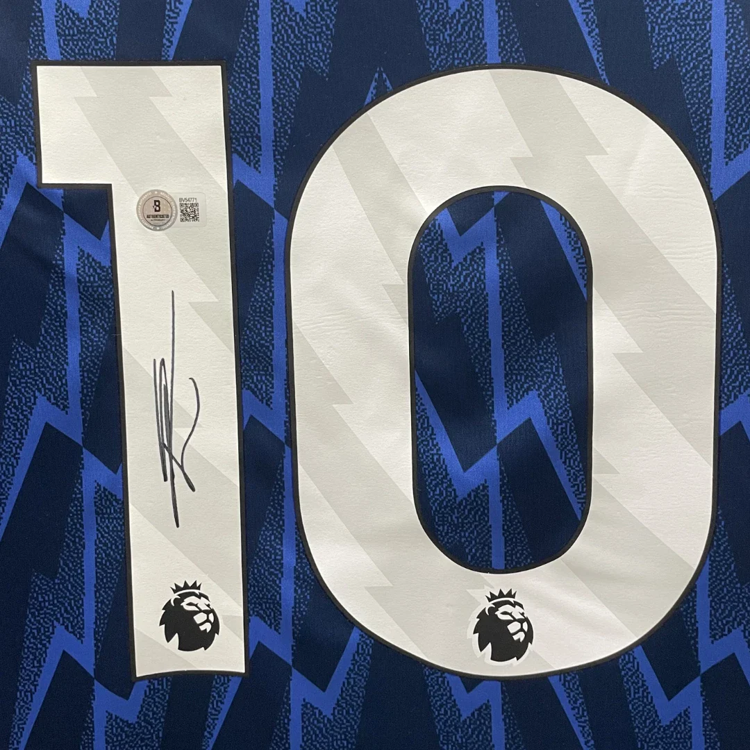 Framed Eberechi Eze Signed Arsenal FC Away Soccer Jersey #11 with Beckett COA - Image 2