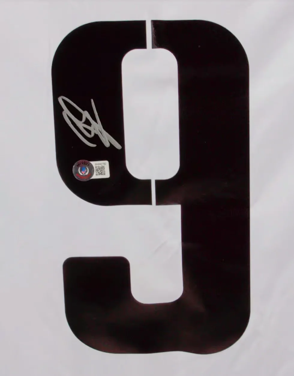 Framed Karim Benzema Signed Real Madrid FC Home Soccer Jersey #9 with Beckett COA - Image 2