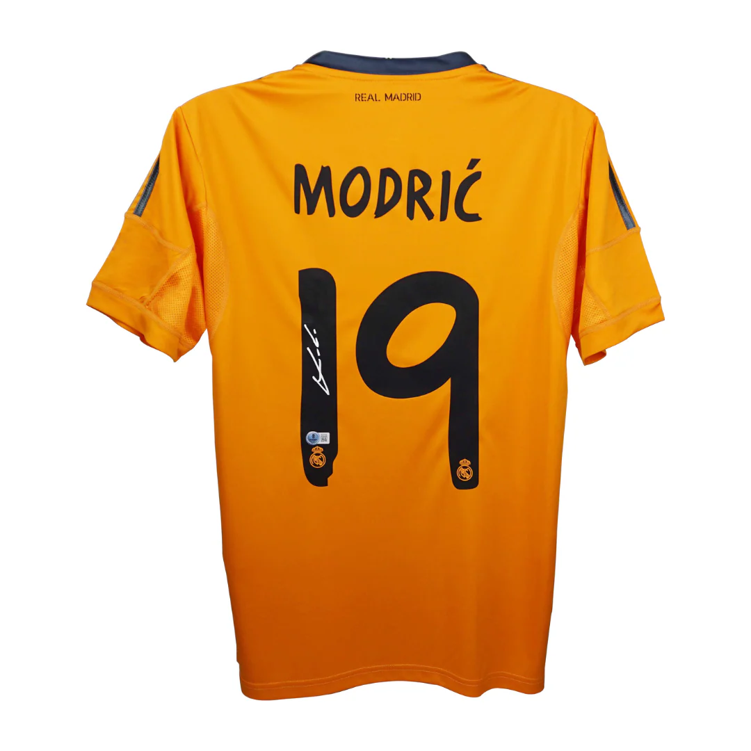 Framed Luka Modric Signed Real Madrid FC Away Soccer Jersey #19 with Beckett COA - Image 3