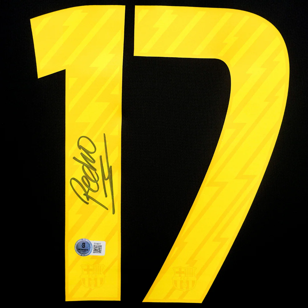 Pedro Signed FC Barcelona Away Soccer Jersey #17 with Beckett COA - Image 2