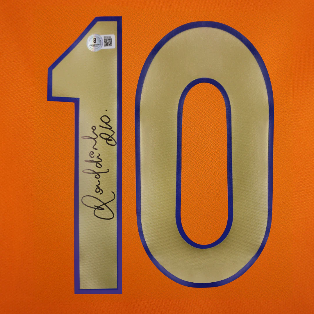 Framed Ronaldinho Signed FC Barcelona Away Soccer Jersey #10 with Beckett COA - Image 2