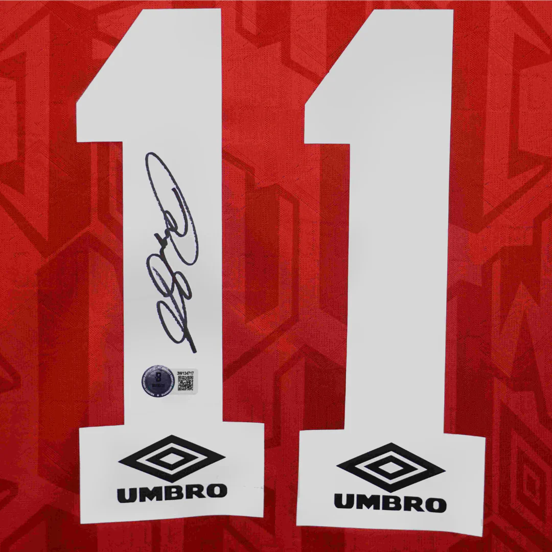 Framed Ryan Giggs Signed Manchester United Home Soccer Jersey #11 with Beckett Witness - Image 2