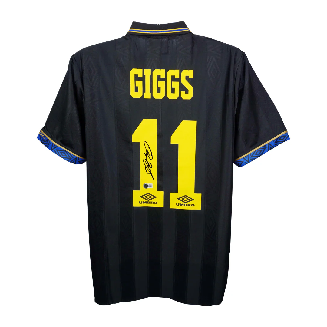 Framed Ryan Giggs Signed Manchester United Soccer Jersey #11 with Beckett Witness - Image 3