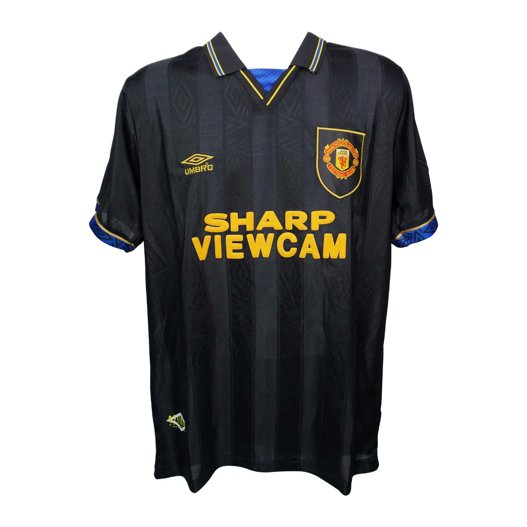 Framed Ryan Giggs Signed Manchester United Soccer Jersey #11 with Beckett Witness - Image 4