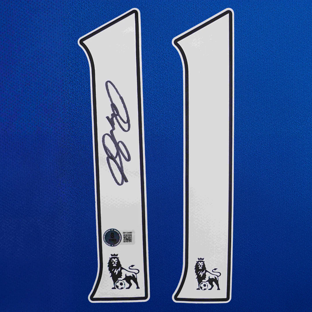 Framed Ryan Giggs Signed Manchester United Soccer Jersey #11 with Beckett Witness - Image 2