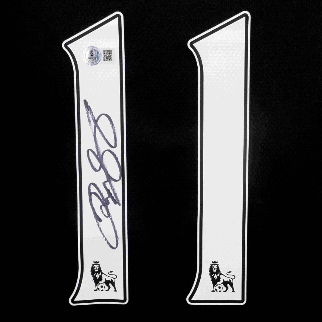 Framed Ryan Giggs Signed Manchester Utd Away Soccer Jersey #11 with Beckett Witness - Image 2