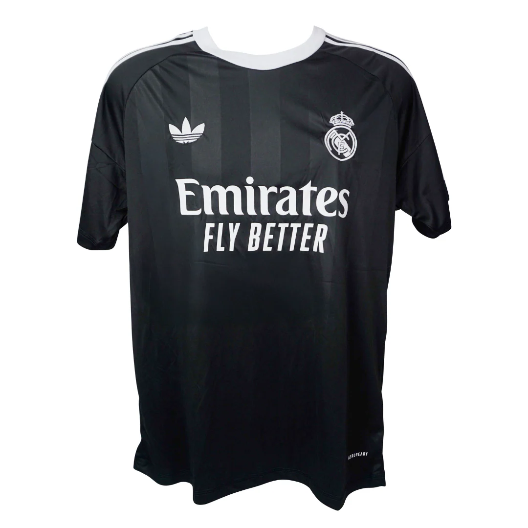 Framed Thibaut Courtois Signed Real Madrid Goalkeeper Jersey #1 with Beckett COA - Image 4
