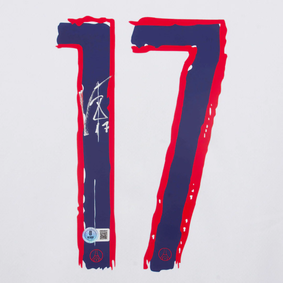 Framed Vitinha Signed PSG Away Soccer Jersey #17 with Beckett Witness - Image 2