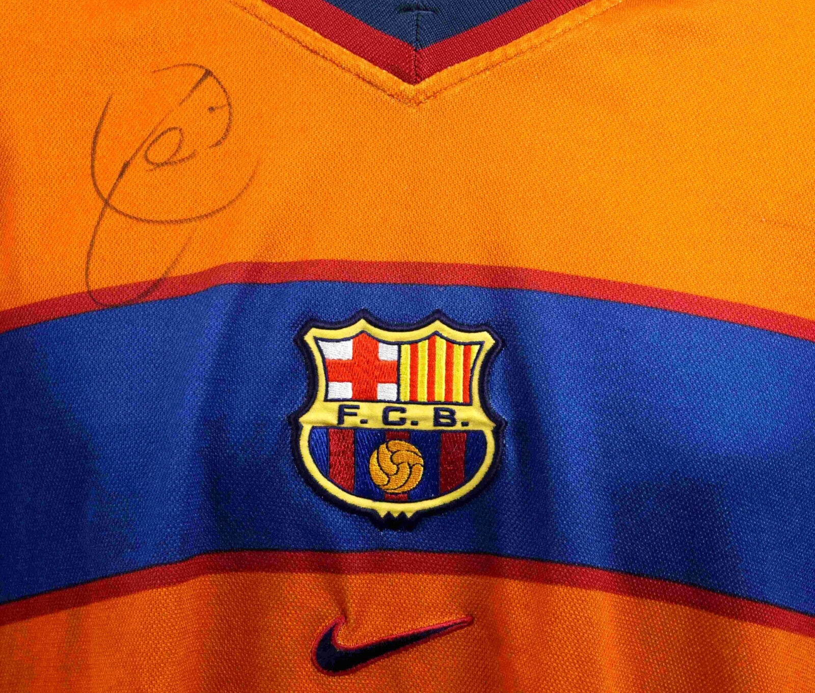 Xavi Hernandez Signed FC Barcelona Away Vintage Soccer Jersey with Beckett COA - Image 2