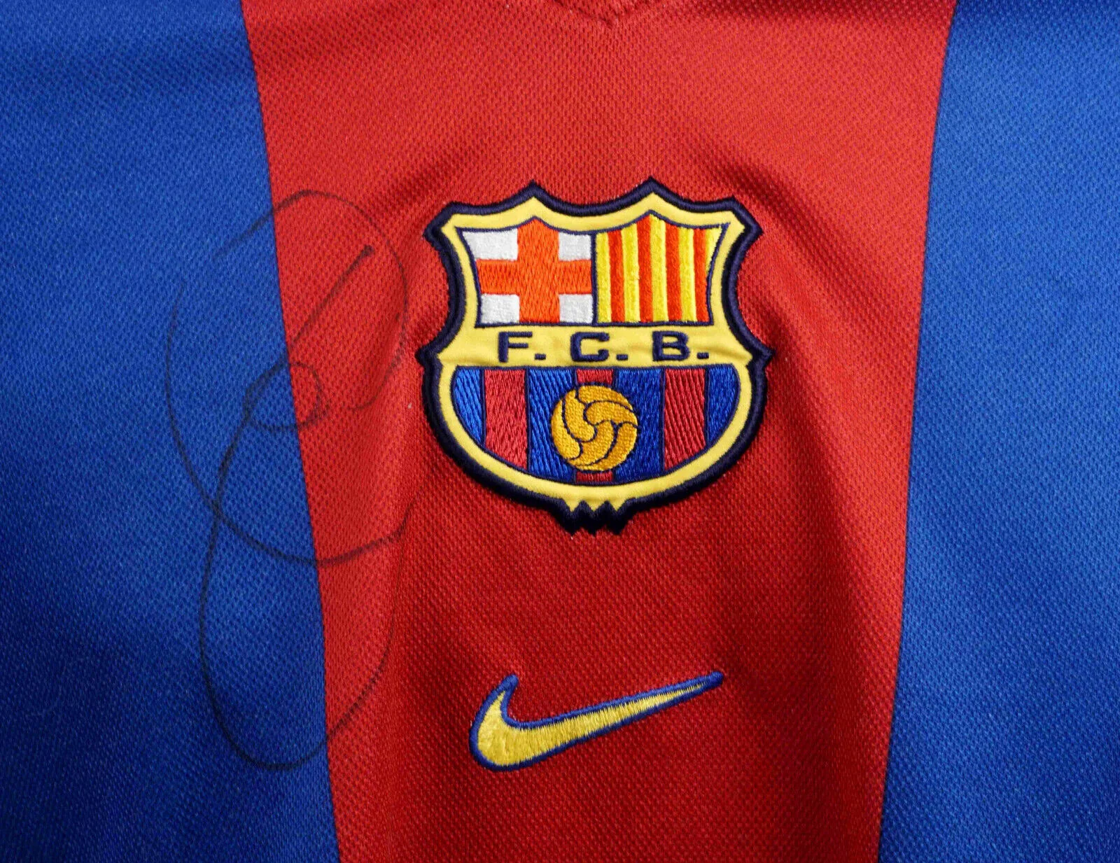 Xavi Hernandez Signed FC Barcelona Home Vintage Soccer Jersey with Beckett COA - Image 2